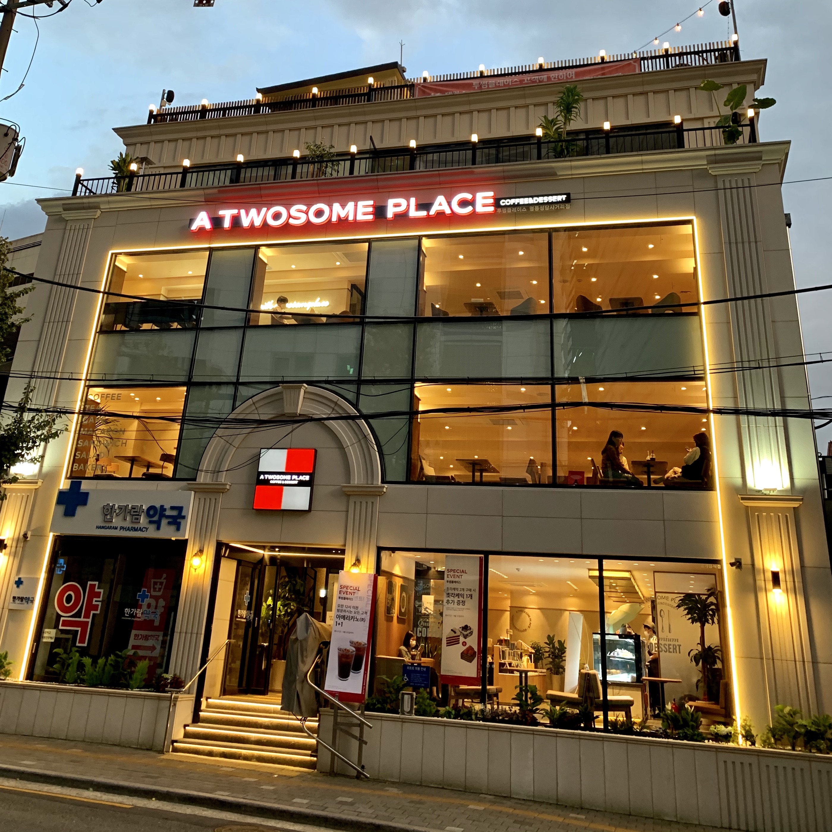 A Twosome Place - Myeongdong Cathedral Intersection_image
