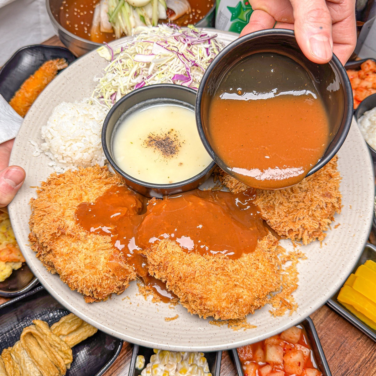 Samsam Gamapot Pork Cutlet & Arrowroot Fire Naengmyeon - Noryangjin Main_image