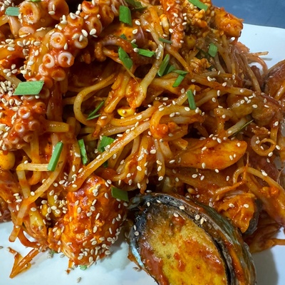 Neulbom Seafood Steamed Dish & Handmade Kalguksu - Dapsimni Main_image