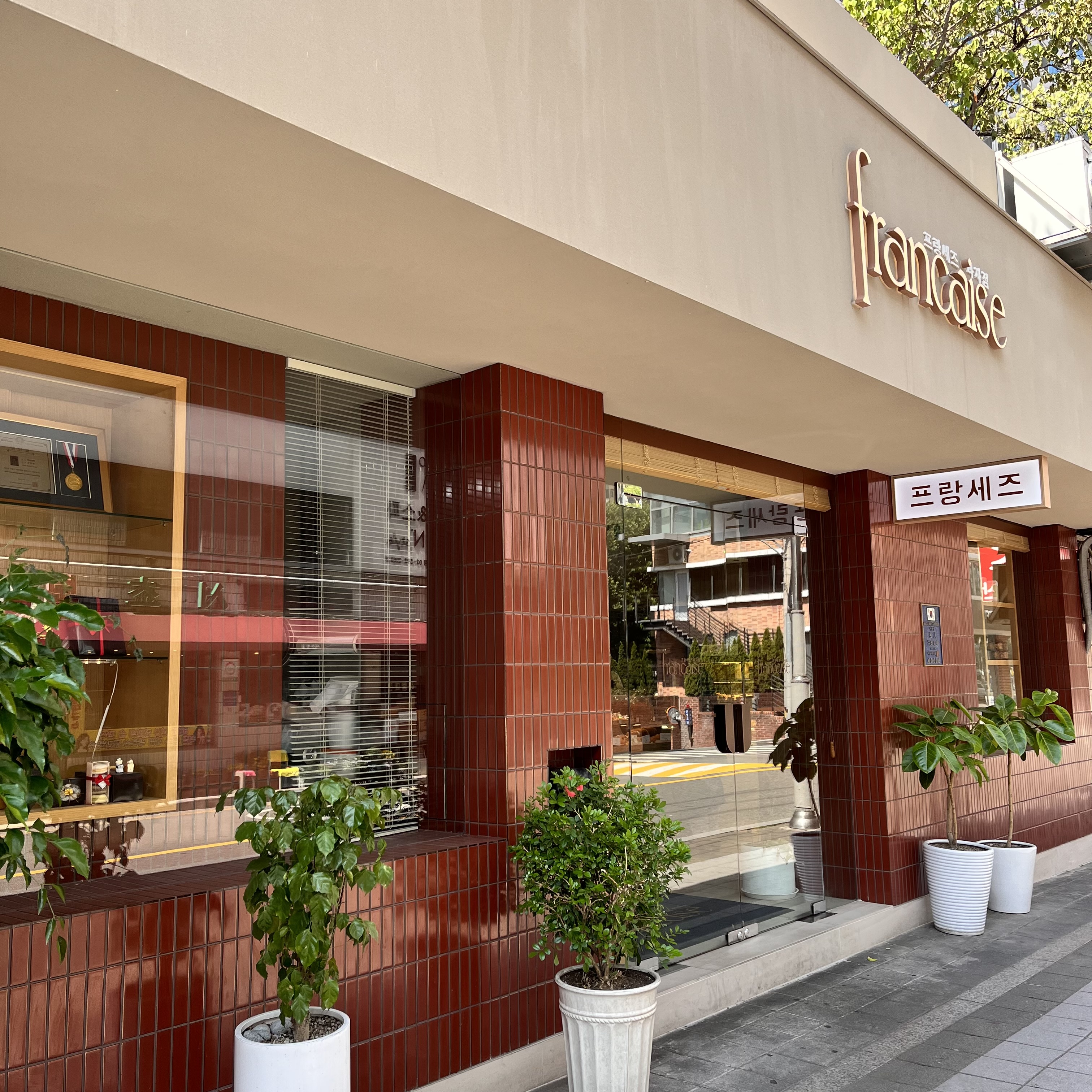 store_image_3